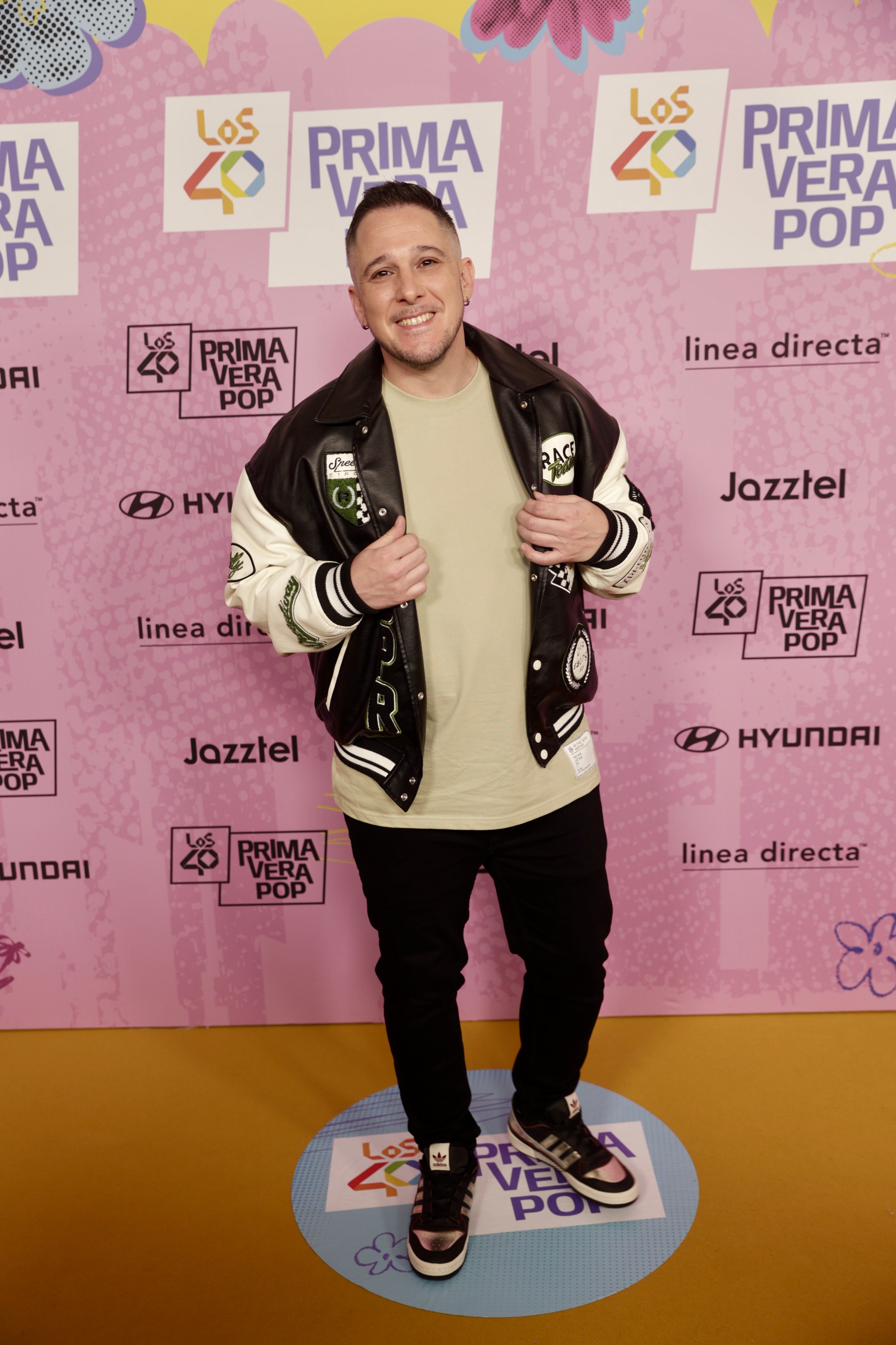 El flow urban lo tiene Ramsés ‘El Faraón’ que llega con ganas de ver a los urbanos de esta noche con una sonrisa que se contagia.