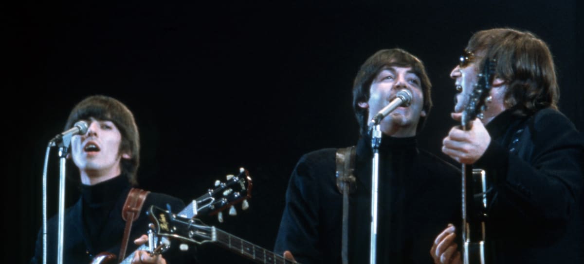 The Beatles, en el Empire Pool de Wembley en los premios de NME el 1 de mayo de 1966: su última actuación en Inglaterra. (Photo by Jeff Hochberg/Getty Images)