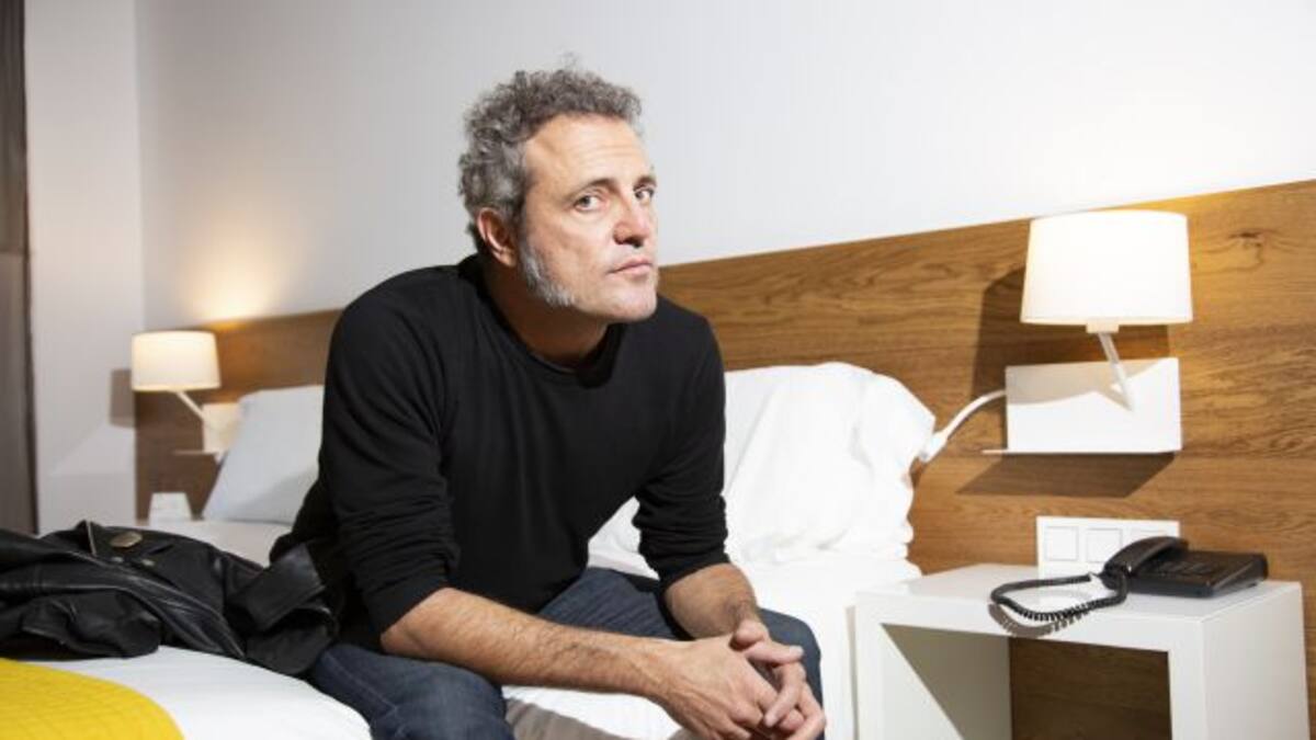 Carlos Tarque, sin ropa mientras estaba aislado en un hotel