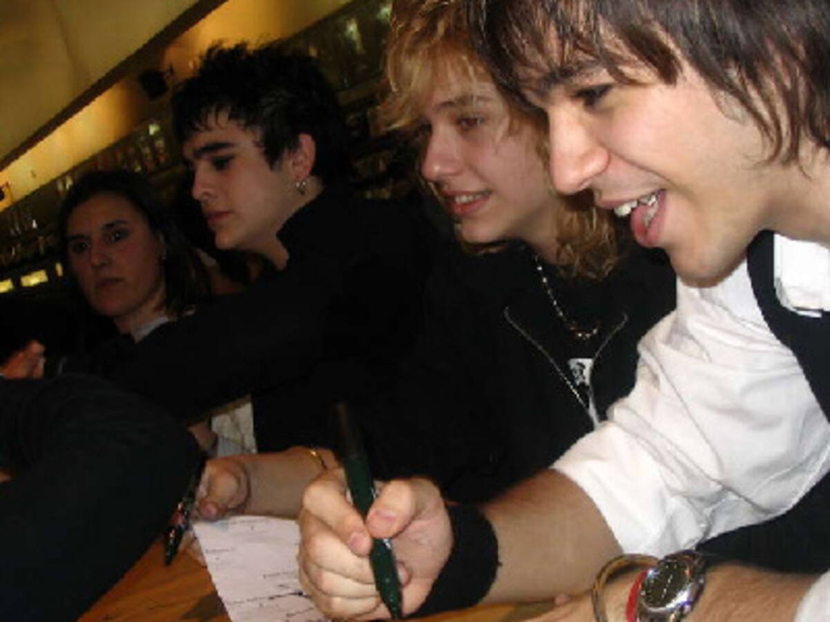 Firma de autógrafos de Airbag.