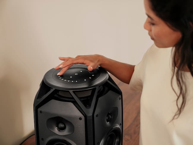 Teufel IKONIO: el nuevo altavoz Wi-Fi de 4 cifras que promete llevar el sonido de cine a tu salón