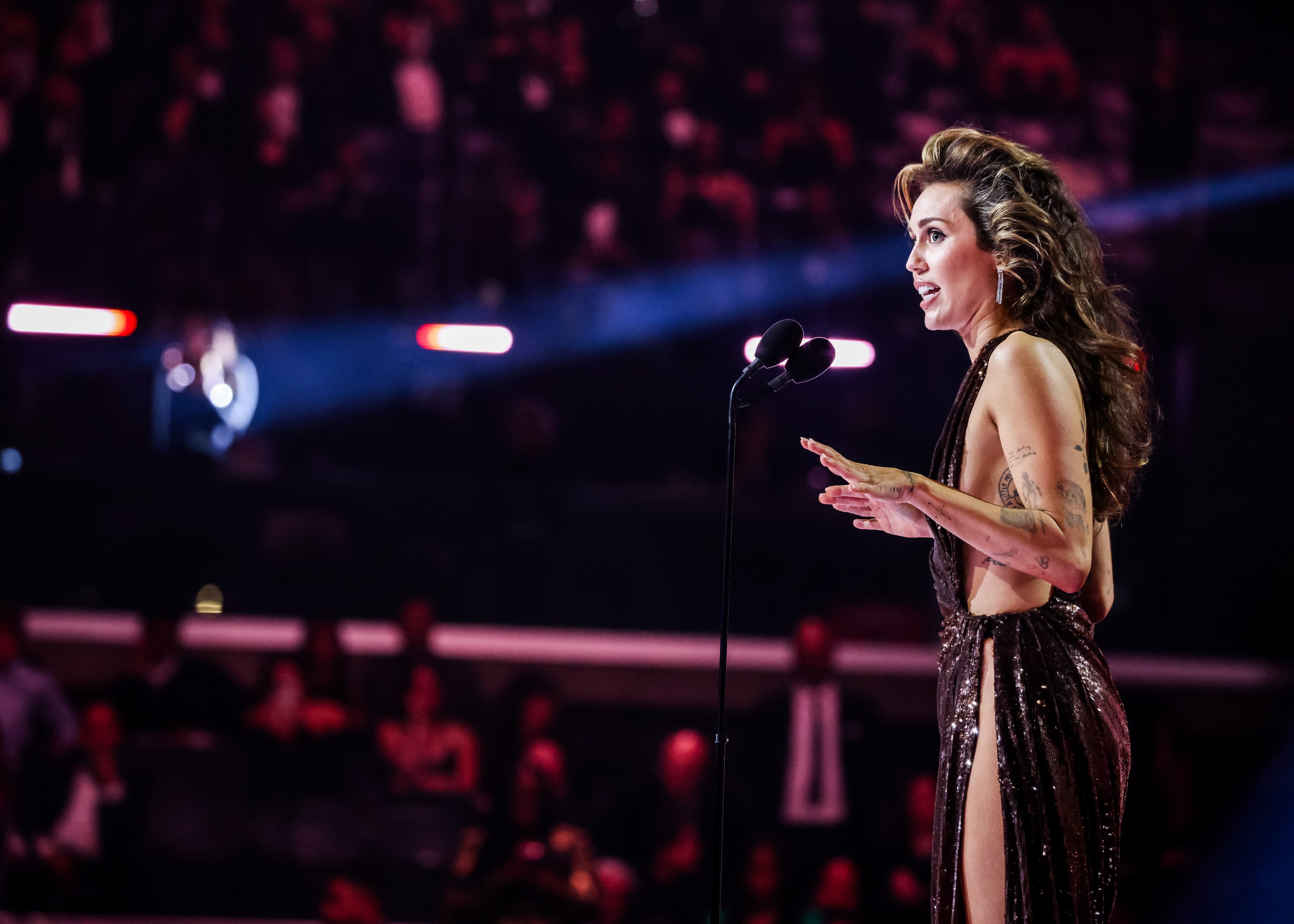 Miley Cyrus en los Grammy de 2024. / John Shearer/Getty