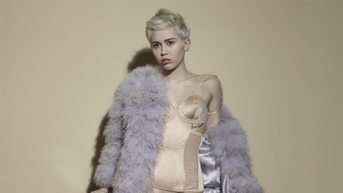 ¿Miley Cyrus con el papá de Justin Bieber?