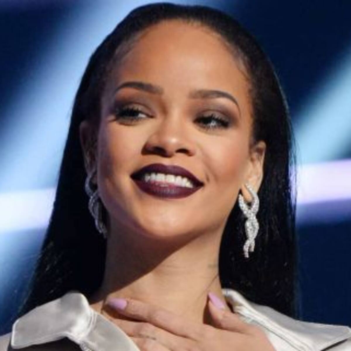 ¡Rihanna vuelve a la música a lo grande!