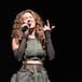Tori Kelly, la telonera de la gira de estadios de Ed Sheeran, anuncia embarazo con nueva canción