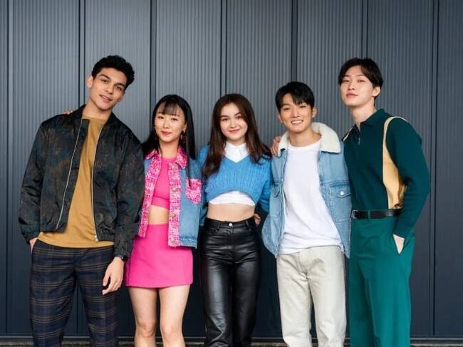 Elenco de «XO, Kitty» de izquierda a derecha: Anthony Keyvan, Gia Kim, Anna Cathcart, Minyeong Choi, Sang Hen Lee (Créditos: Netflix)
