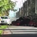 El vídeo que muestra lo que pasa cuando la lava toca a un coche