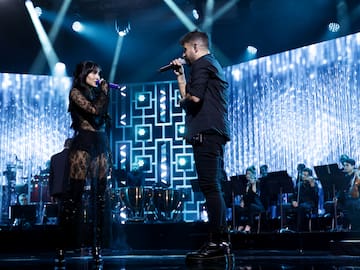 Aitana y Pablo López homenajean juntos a Raphael en la gala de ‘Persona del Año’ de los Grammy Latinos 2025