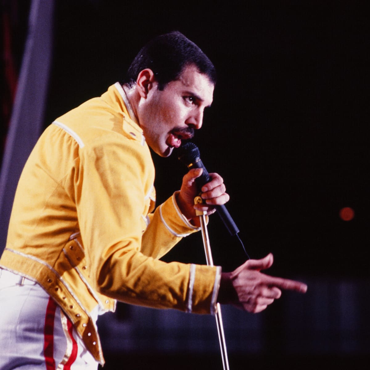 Queen, Simple Minds, Rauw Alejandro, El Canto del Loco: los Nº1 que marcaron esta calurosa semana de julio en LOS40