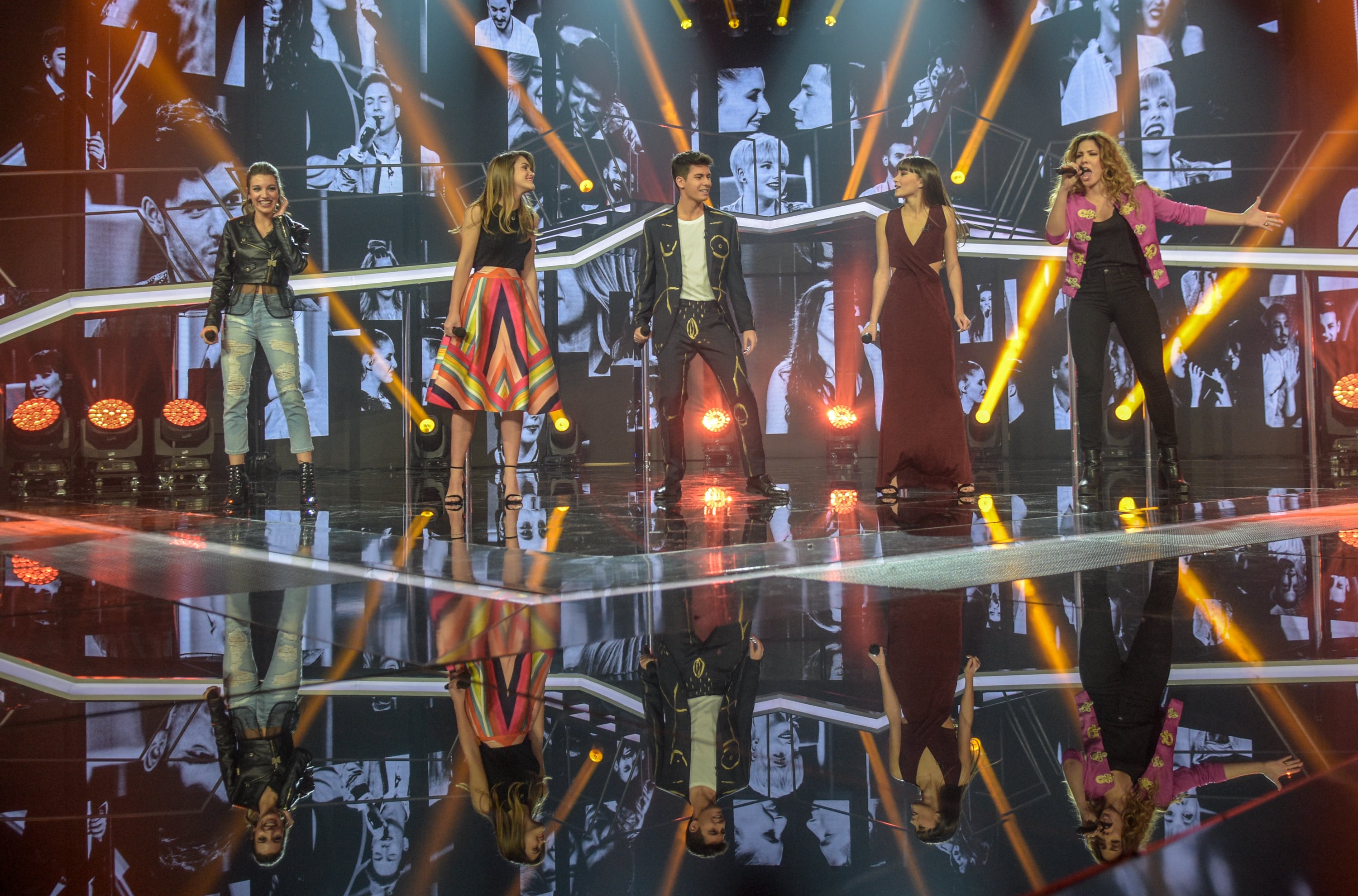 BARCELONA, ESPAÑA - 29 DE ENERO: (De izquierda a derecha) Ana Guerra, Amaia Romero, Alfred García, Aitana Ocaña y Miriam Rodríguez actúan en el escenario del concurso Operación Triunfo de Eurovisión el 29 de enero de 2018 en Barcelona, ​​España. (Foto de Robert Marquardt/Getty Images)