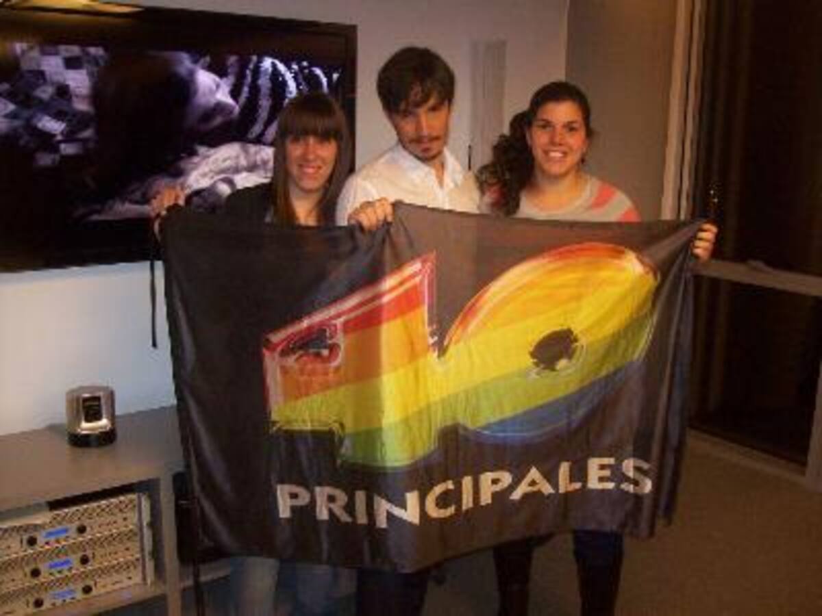 Emma presentó "amor loco" para los oyentes de 40 Principales