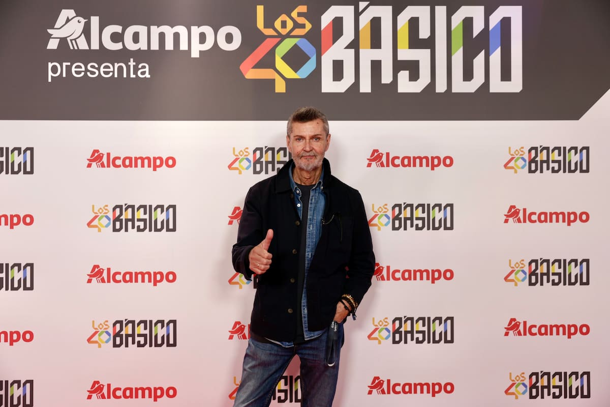 Fernandisco, icónica voz de la radio y presentador de LOS40 Classic, no quiso perderse el directo de Pablo.