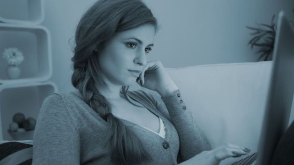 Las mujeres ya miran más porno que los hombres