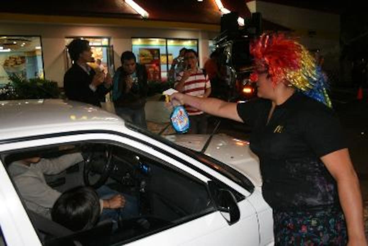 La Hora sin Nombre Segundo Aniversario Mc Donald's Zapote