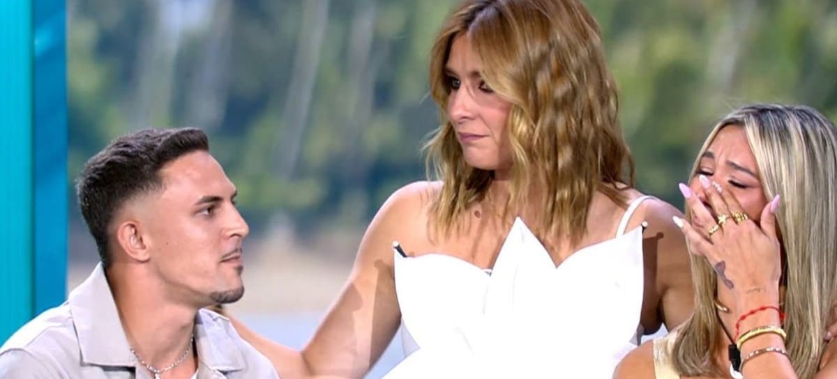Sandra Barneda se emociona con el reencuentro de Atamán y Leila en el debate final de 'La isla de las tentaciones 10'.
