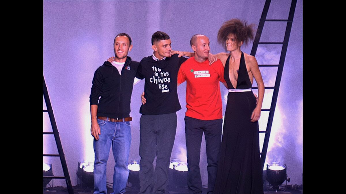 Gorka Postigo, David Delfín,  Diego Postigo y Bimba Bosé cerrando un desfile./ Cedida por Rafael Muñoz Domínguez