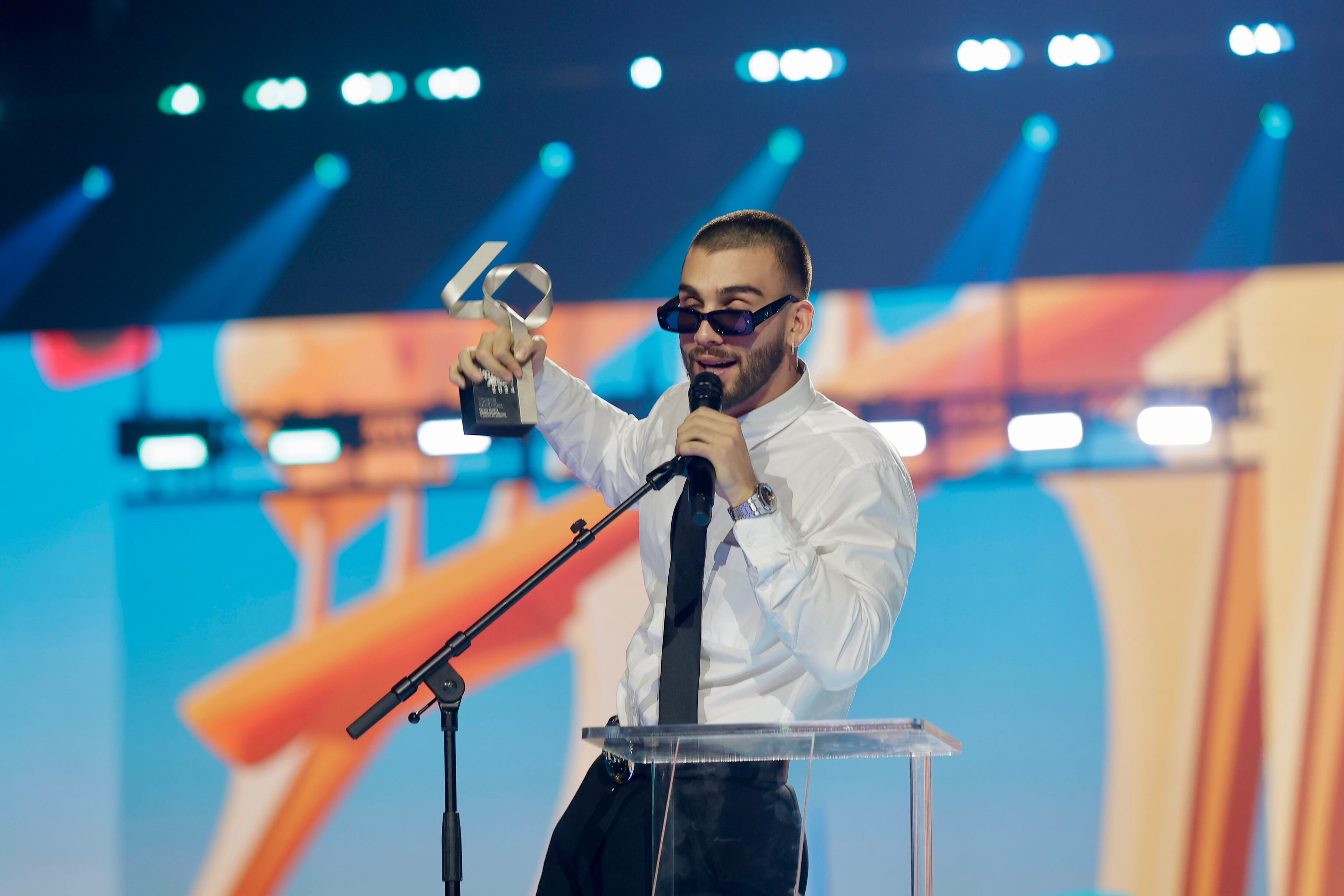 Manuel Turizo celebró su premio en la categoría Global Latina antes de poner la guinda a la ceremonia de entrega con su increíble show.