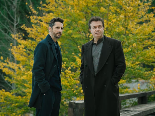 Juan Diego Botto y Tristán Ulloa en un fotograma de la serie 'El Centro'