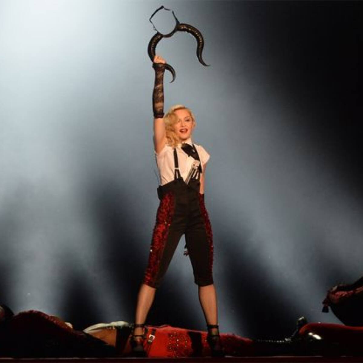 Madonna se lesionó las cervicales al caerse en los Brit