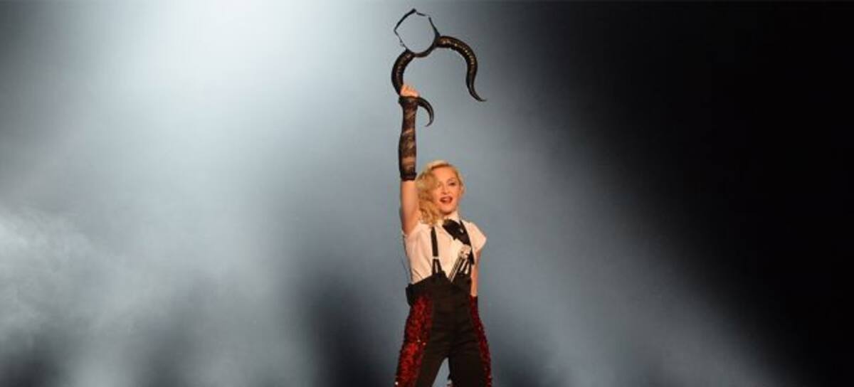 Madonna durante su actuación de los Brit en Londres