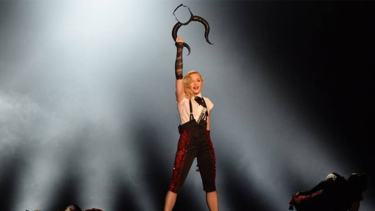 Madonna se lesionó las cervicales al caerse en los Brit