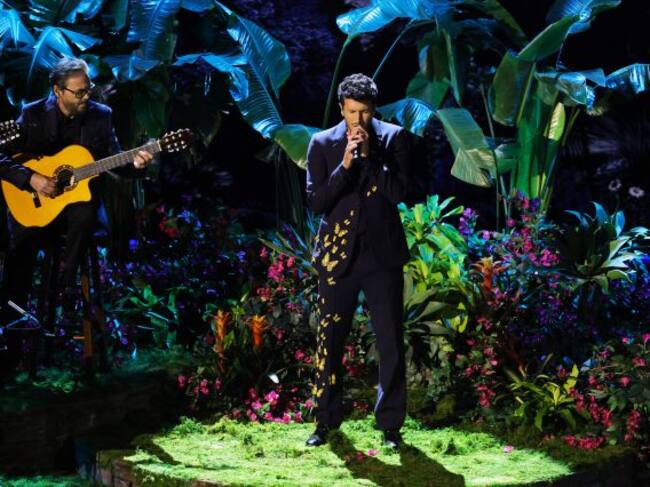 Sebastián Yatra durante su actuación en los Premios Oscar