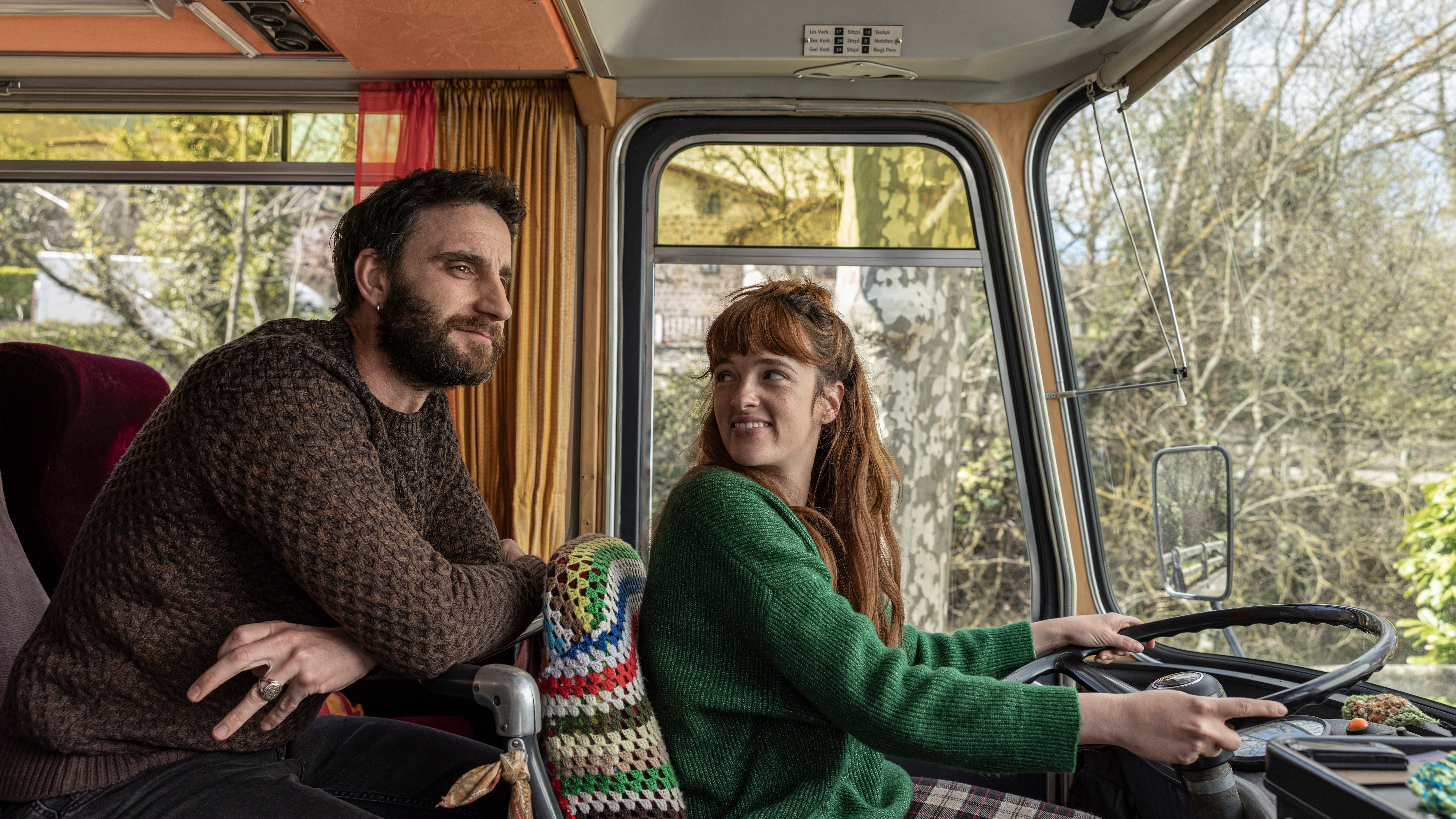 Dani Rovira y Susana Abaitua en &#039;El Bus de la vida&#039;.