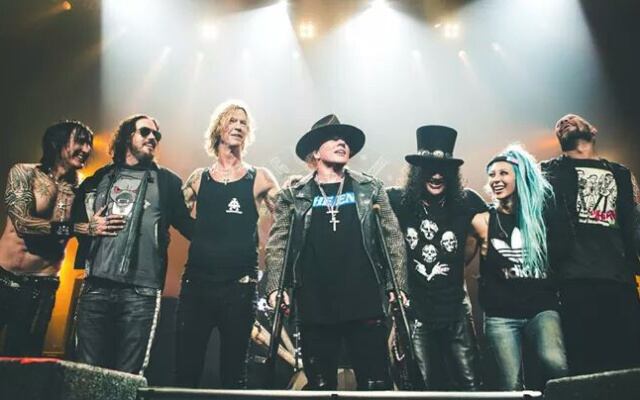 facebook.com/axlrose