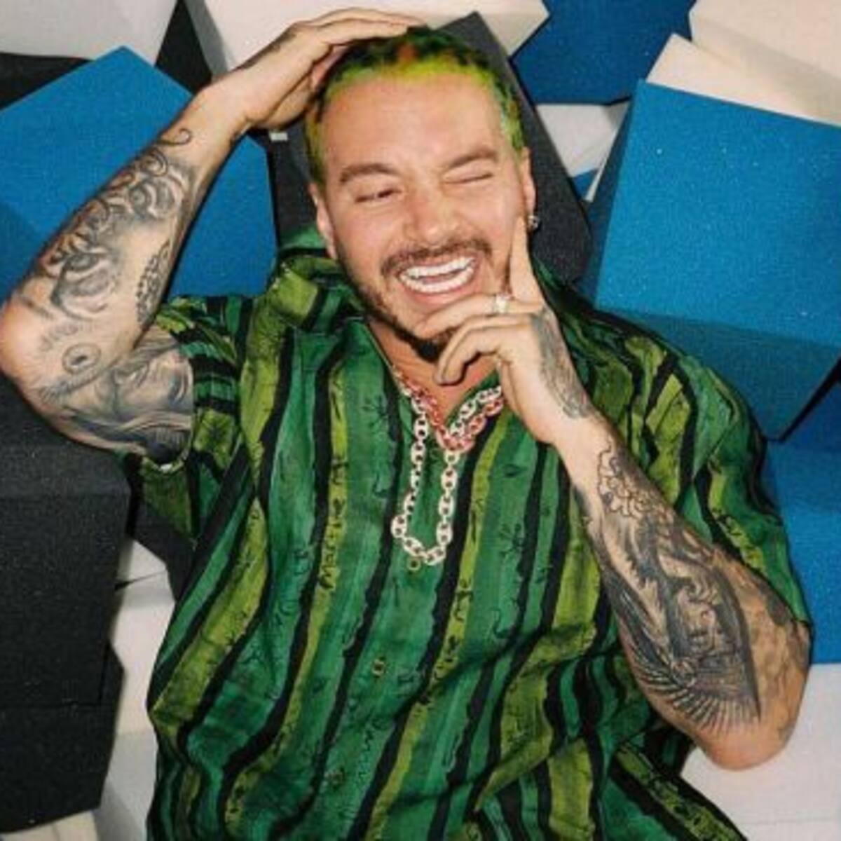 J Balvin pide disculpas por apoyar a Justin Bieber y Chris Brown