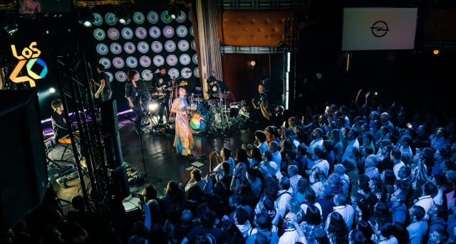 Vista general del concierto básico de Amaral en la sala Oasis de Zaragoza.