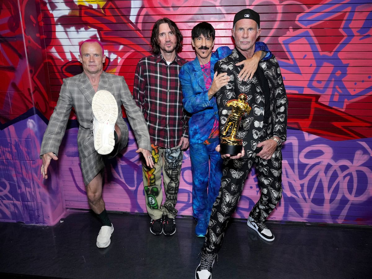 Red Hot Chili Peppers vende su catálogo musical a WMG por una millonada