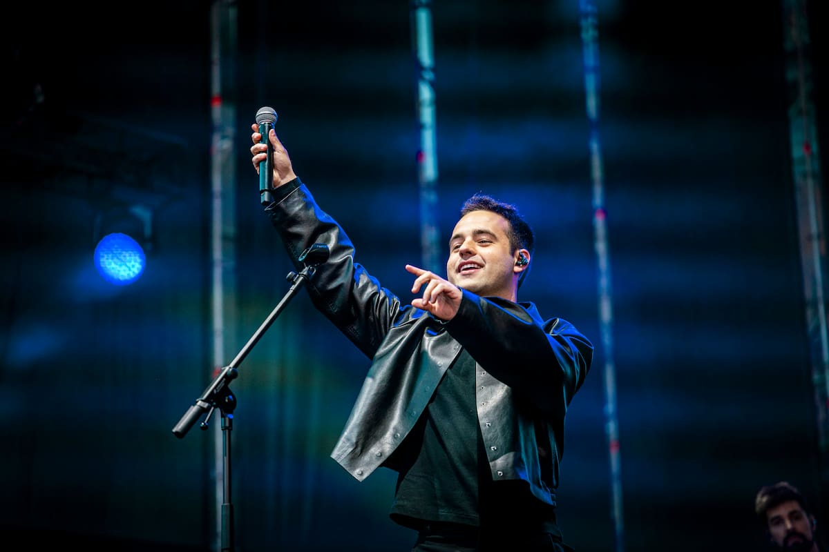 Depol fue uno de los primeros artistas en inaugurar la velada. El joven, además de cantar algunas de sus canciones, también versionó 'Chica de ayer' de Antonio Vega.