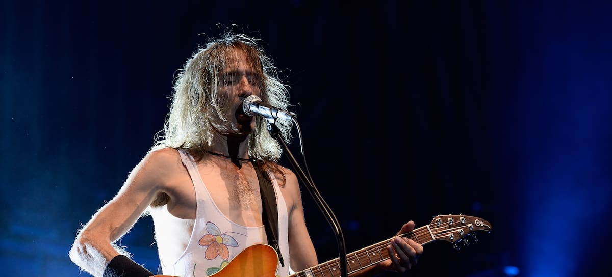MADRID, SPAIN - SEPTEMBER 12: Robe Iniesta, de la banda Extremoduro actuando en un concierto en Las Ventas, Madrid,12 de septiembre, 2014 (Photo by Juan Aguado/Redferns via Getty Images)