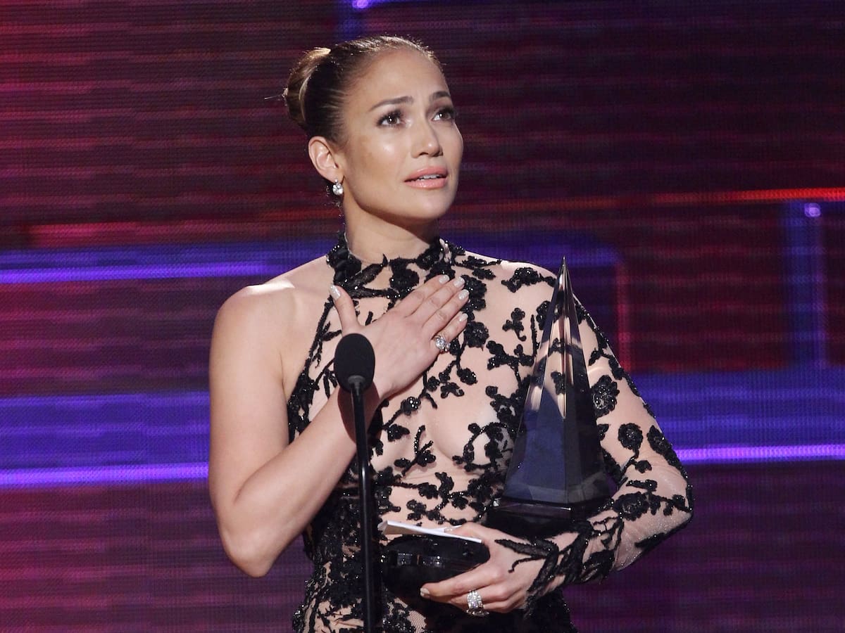 Jennifer Lopez se ríe del meme ‘Mi Gente Latino’ 15 años después: "No sabía que tenía aniversario"