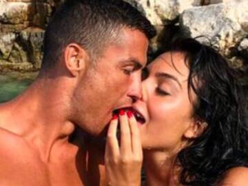 Sexy novia de Cristiano Ronaldo conquista con foto en mini bikini