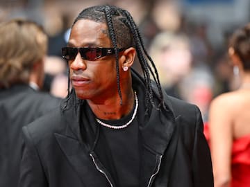 Travis Scott la lía en las calles de Tarragona apareciendo por sorpresa para promocionar su disco
