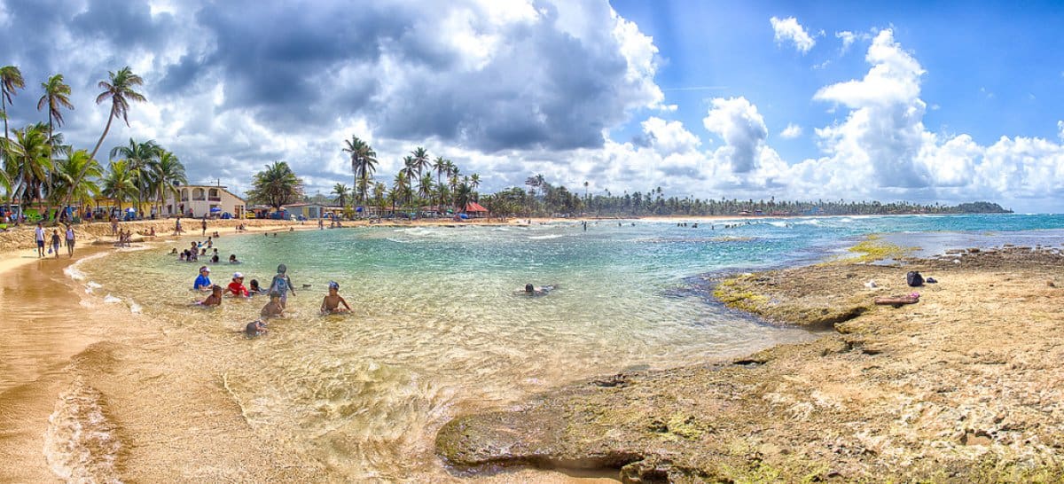 Palenque es un lugar conocido por sus playas con aguas cristalinas y sus hermosos paisajes. A solo 3 horas desde la Ciudad de Panamá, Palenque ofrece una de mejores playas que tiene la provincia de Colón.  Originalmente un palenque se refería a un refugio para esclavos fugitivos. Durante el periodo colonial de Centro América los nativos indígenas eran contratados para trabajar en las minas españolas.