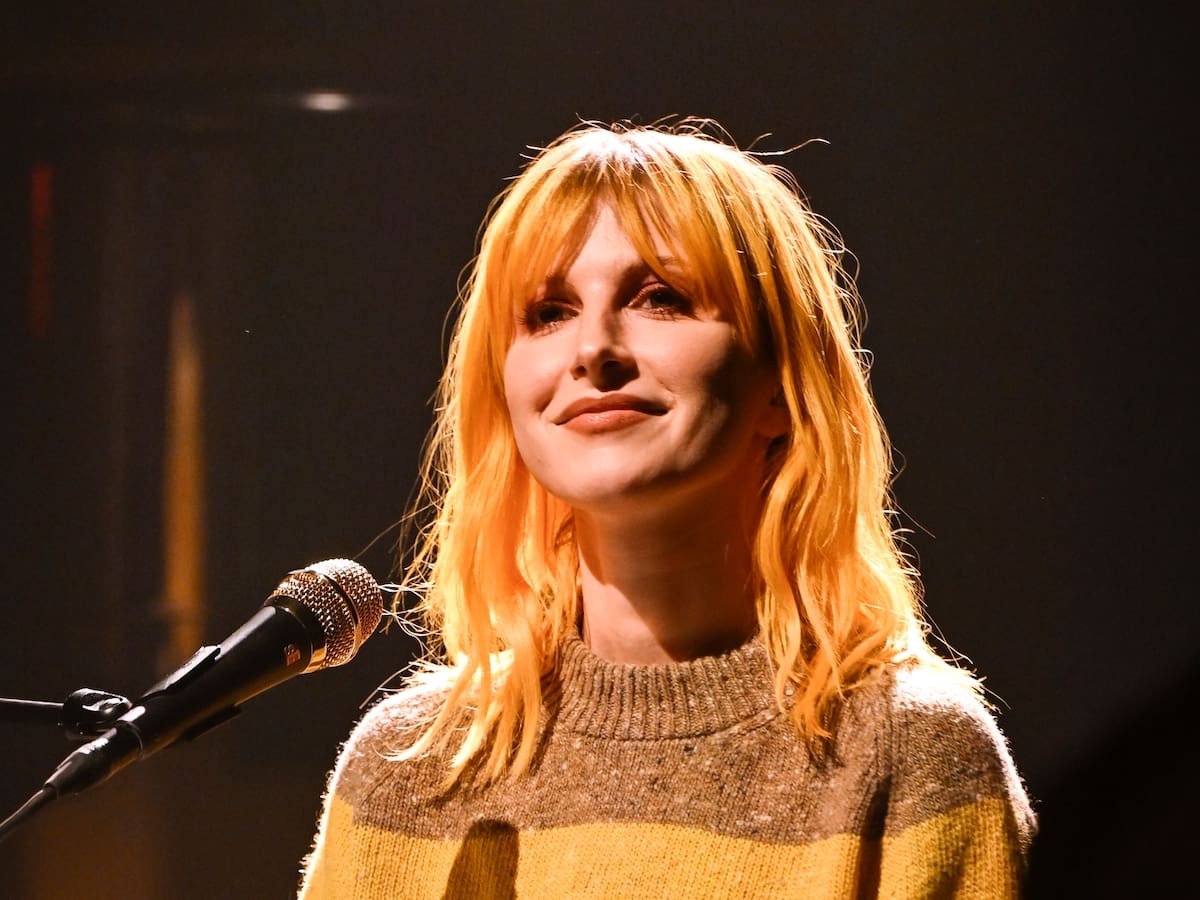 Hayley Williams recuerda uno de sus momentos más impactantes sobre el escenario: "Me desmayé por dos segundos"