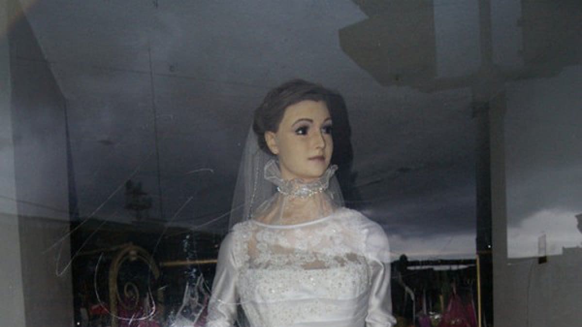 ¡Este maniquí pone los pelos de punta!