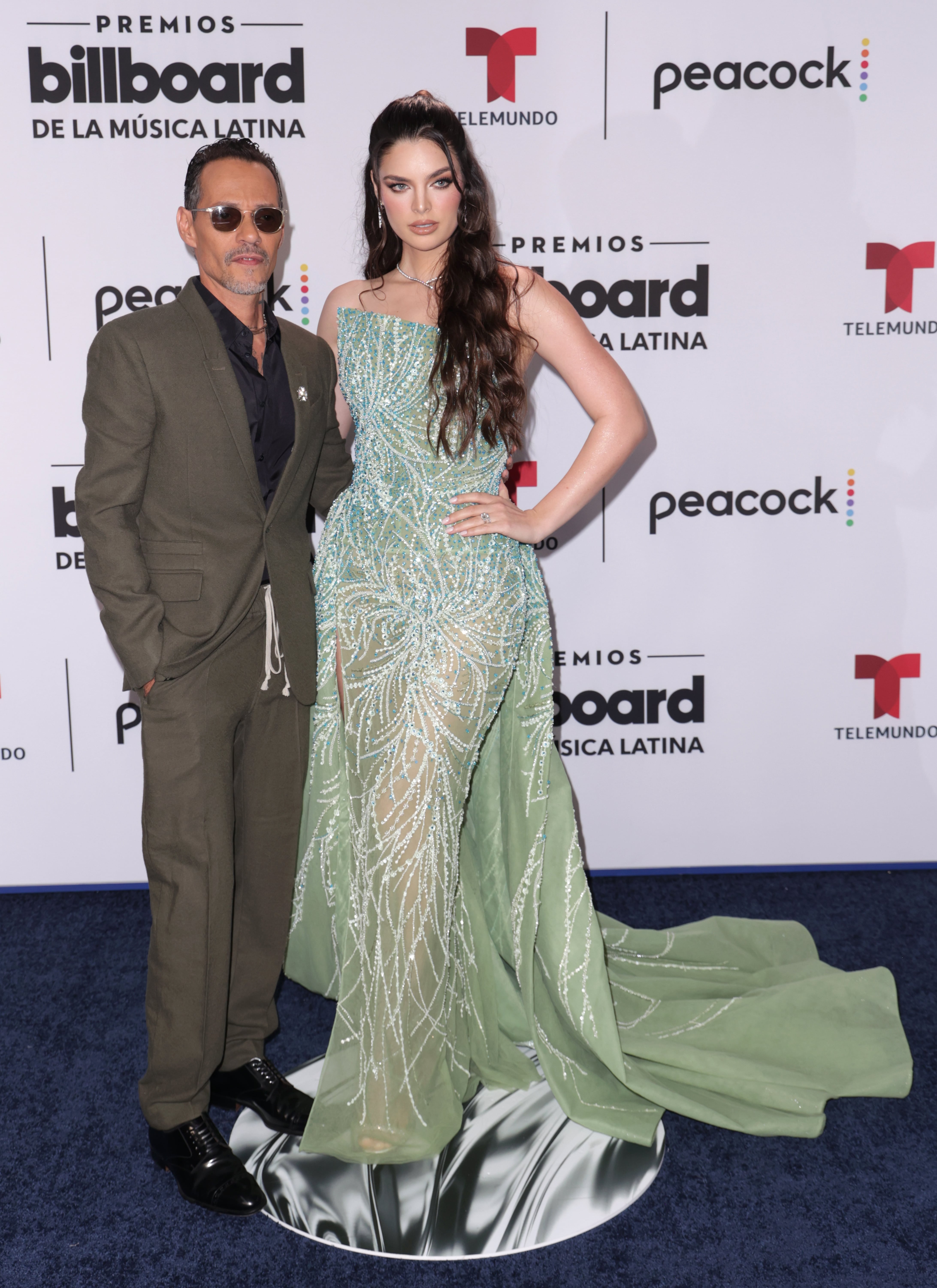 Marc Anthony y Nadia Ferreira, en los Premios Billboard de la música latina 2023.