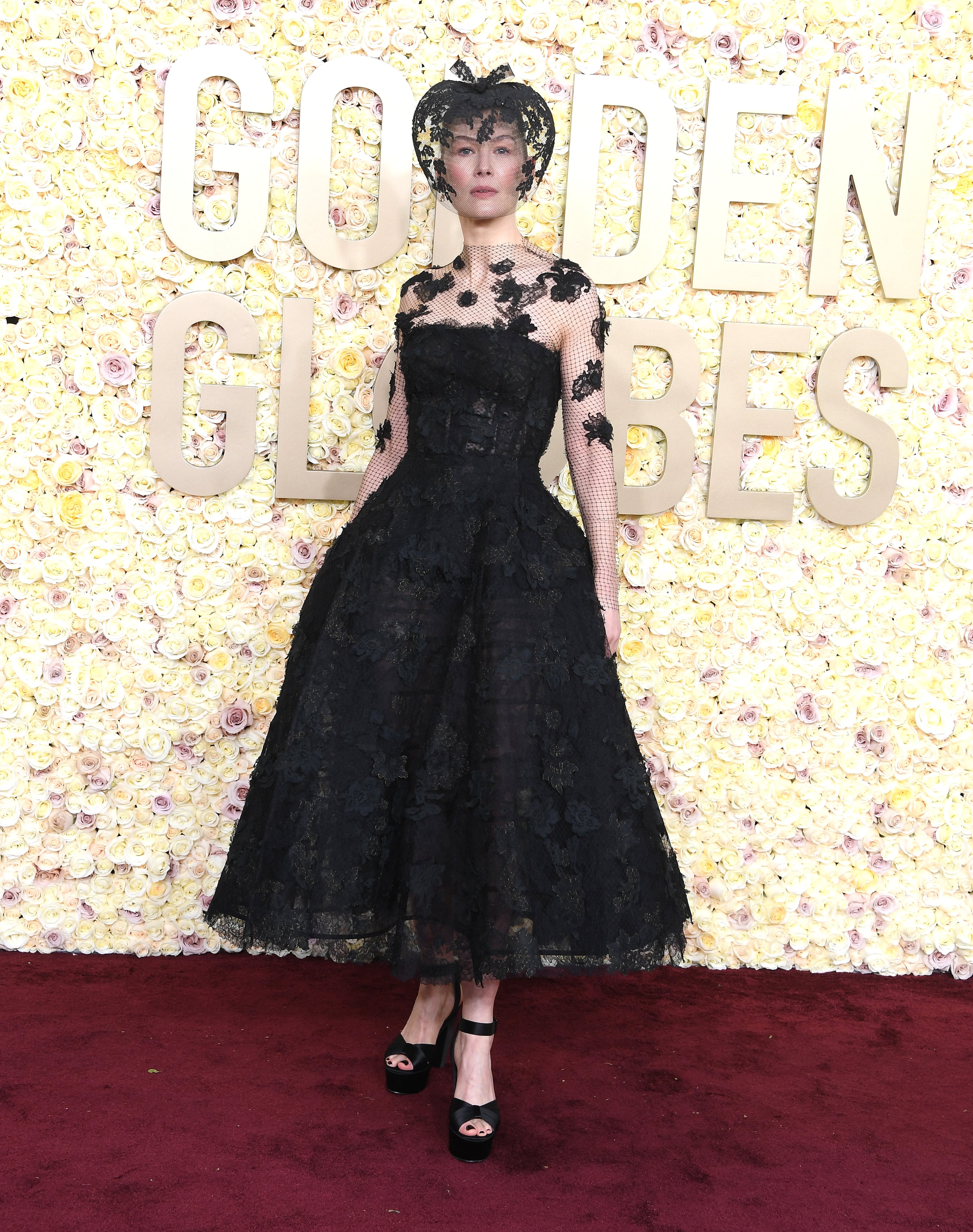 Rosamund Pike en los Globos de Oro 2024