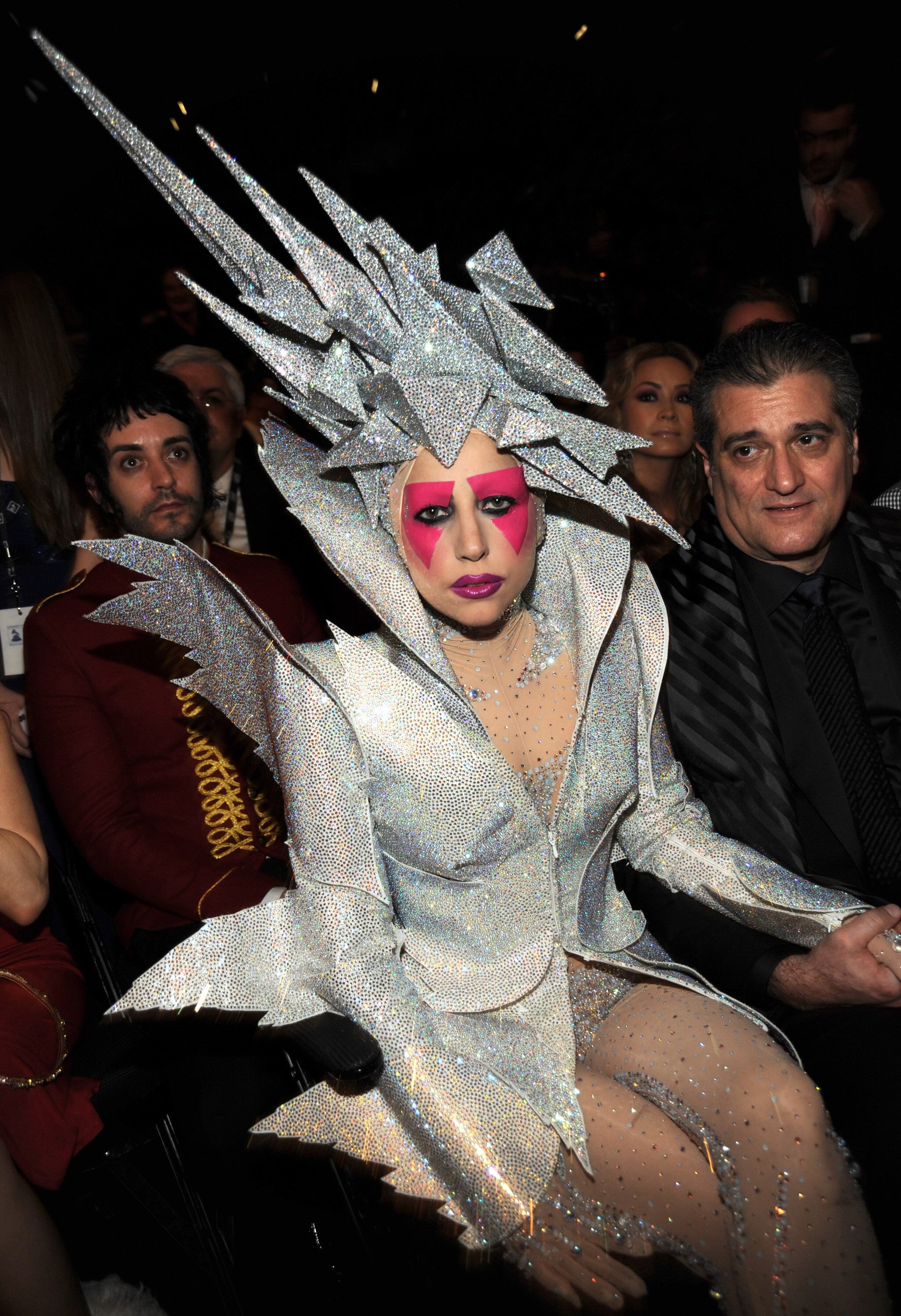 Lady Gaga vistiendo de Armani Privé en los GRAMMY de 2010