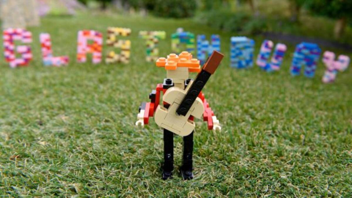 ¿Sabes qué cantante es este muñeco?
