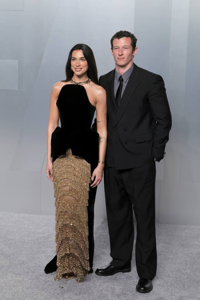 Todavía no tenemos fecha de boda, pero los planes deben ir viento en popa porque la pareja que forman Dua Lipa y Calllum Turner es una de la que más complicidad transmite.