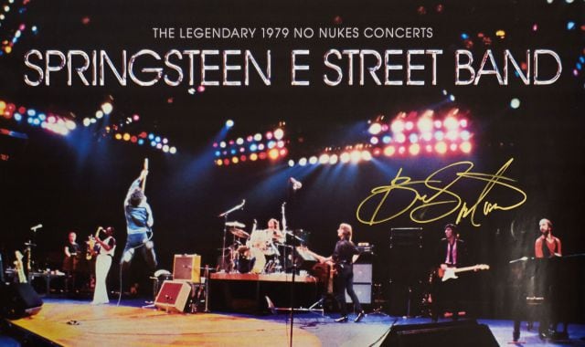 Póster de &#039;The Legendary 1979 No Nukes Concerts&#039; firmado por Bruce Springsteen.