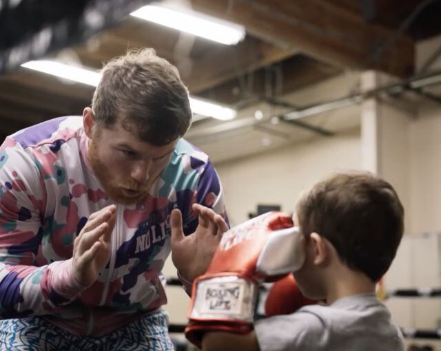 Canelo le da una conmovedora lección de vida a su hijo Saúl Adiel