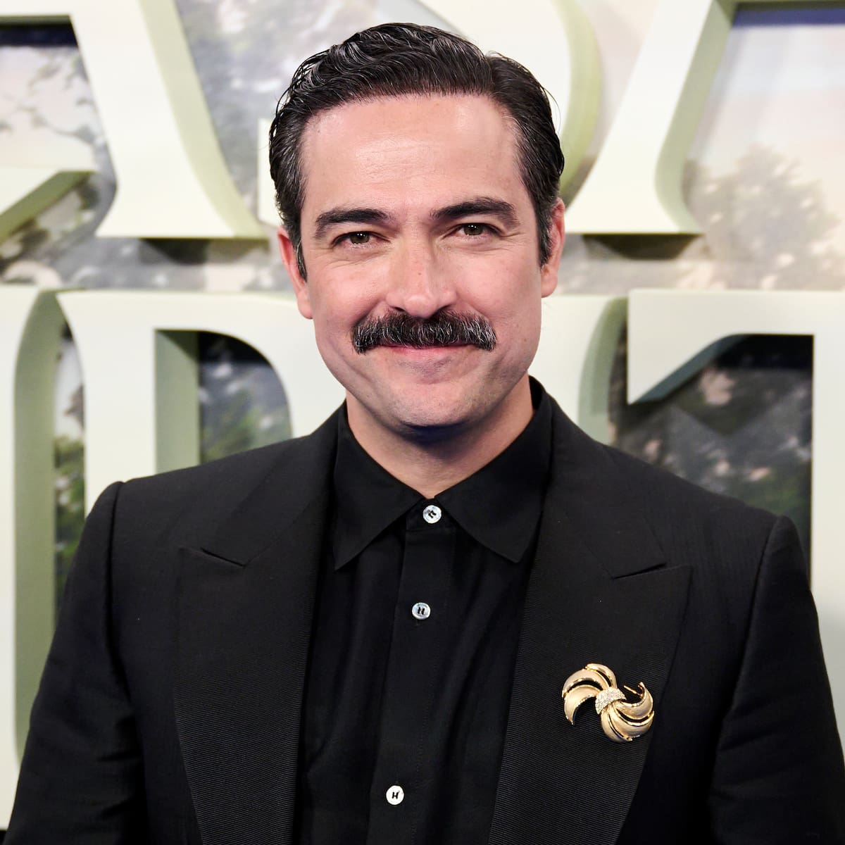 Alfonso Herrera estrena ‘La casa de los espíritus’: “El proyecto RBD hablaba de luchar por tus sueños, y eso fue lo que acabé haciendo”