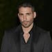 Miguel Ángel Silvestre demuestra que un rodaje está por encima de su salud