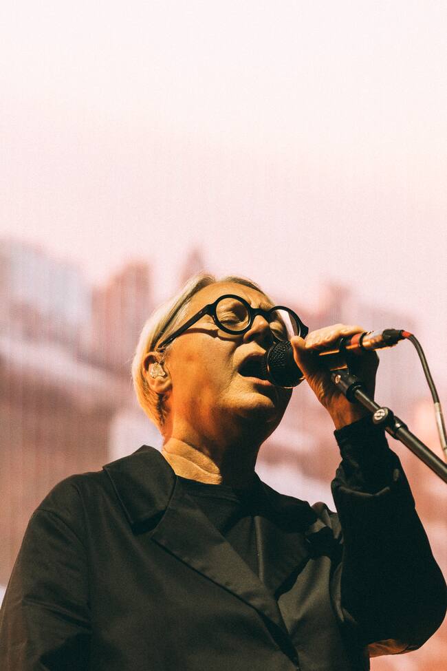 En la imagen, Elizabeth Fraser del colectivo inglés Massive Attack, durante su actuación en Kalorama 2024. Imagen cedida por el festival.