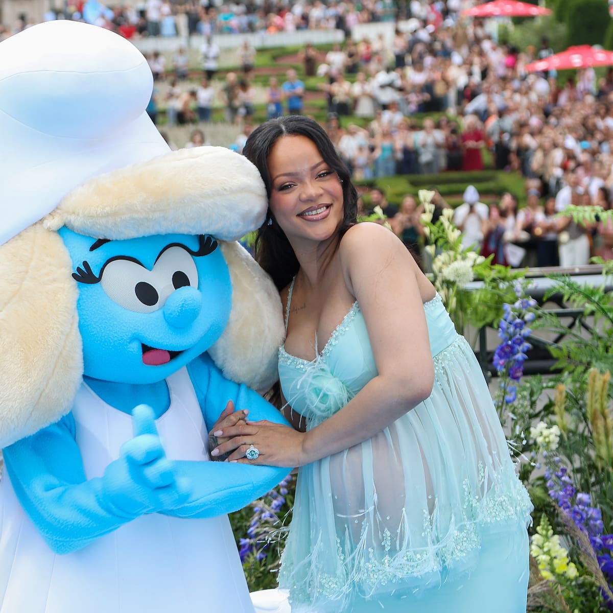 Rihanna, salpicada en una batalla legal sobre sus canciones en 'Los Pitufos'